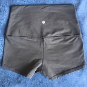 Lululemon Wunder Short Size 4 Olive